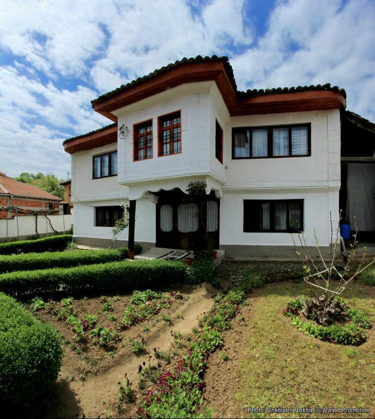 Bujtina Zhaveli Acomodação com café da manhã Gjakova Exterior foto